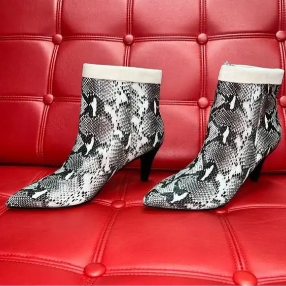 Women’s 42 Gold Olvy Snakeskin Suede Leather Point Toe Kitten Heel Bootie - Picture 2 of 8